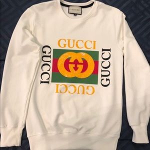 A white size small Gucci crewneck/sweater